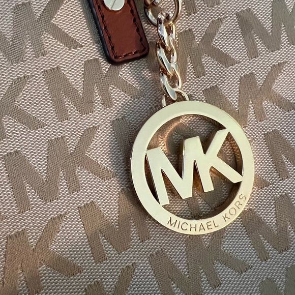 Michael Kors Jet Setter Purse - Picture 12 of 14